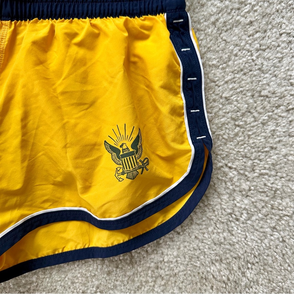 • ua shorts • - Picture 3 of 3
